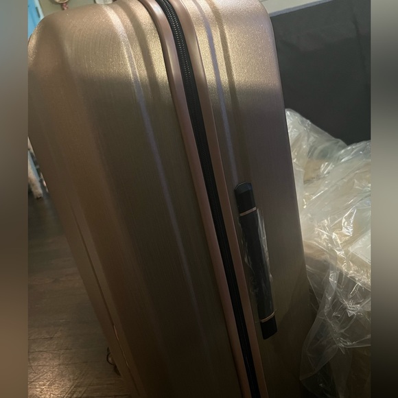 NOVAIRE Samsonite Large Spinner - Picture 5 of 8